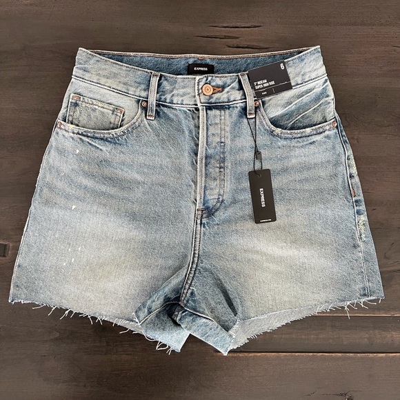 EXPRESS Super High Waisted Medium Wash Raw Hem Jean Shorts size 6 - Picture 1 of 16